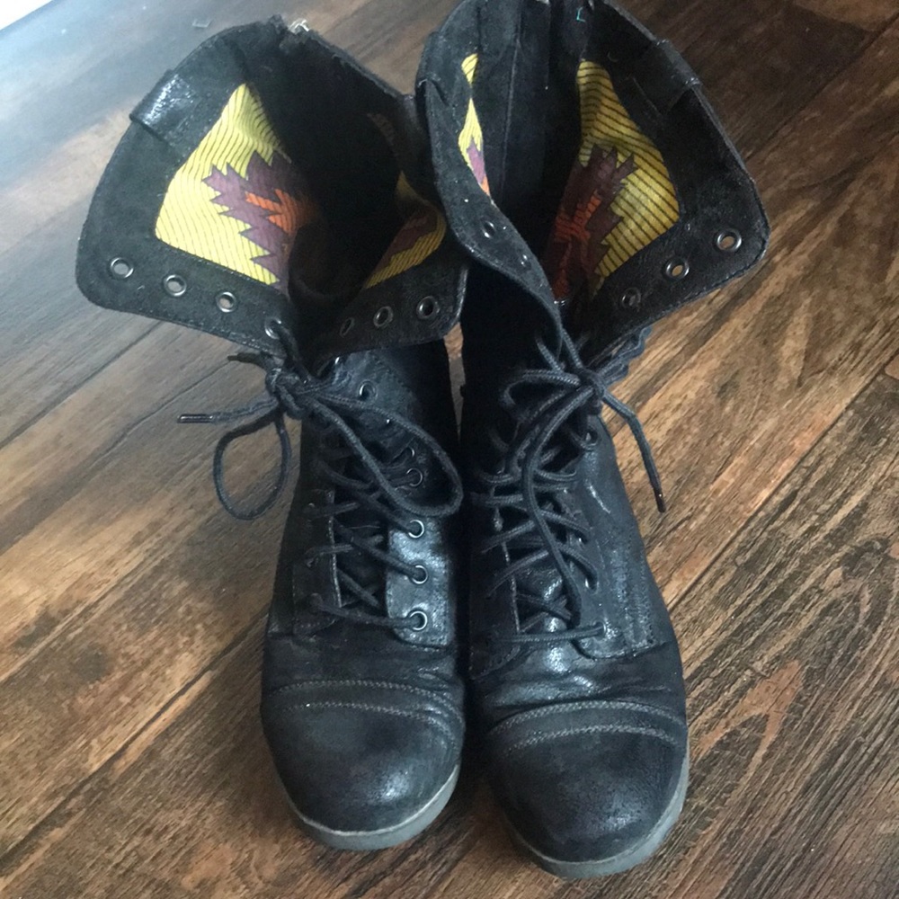 BLACK COMBAT BOOTS